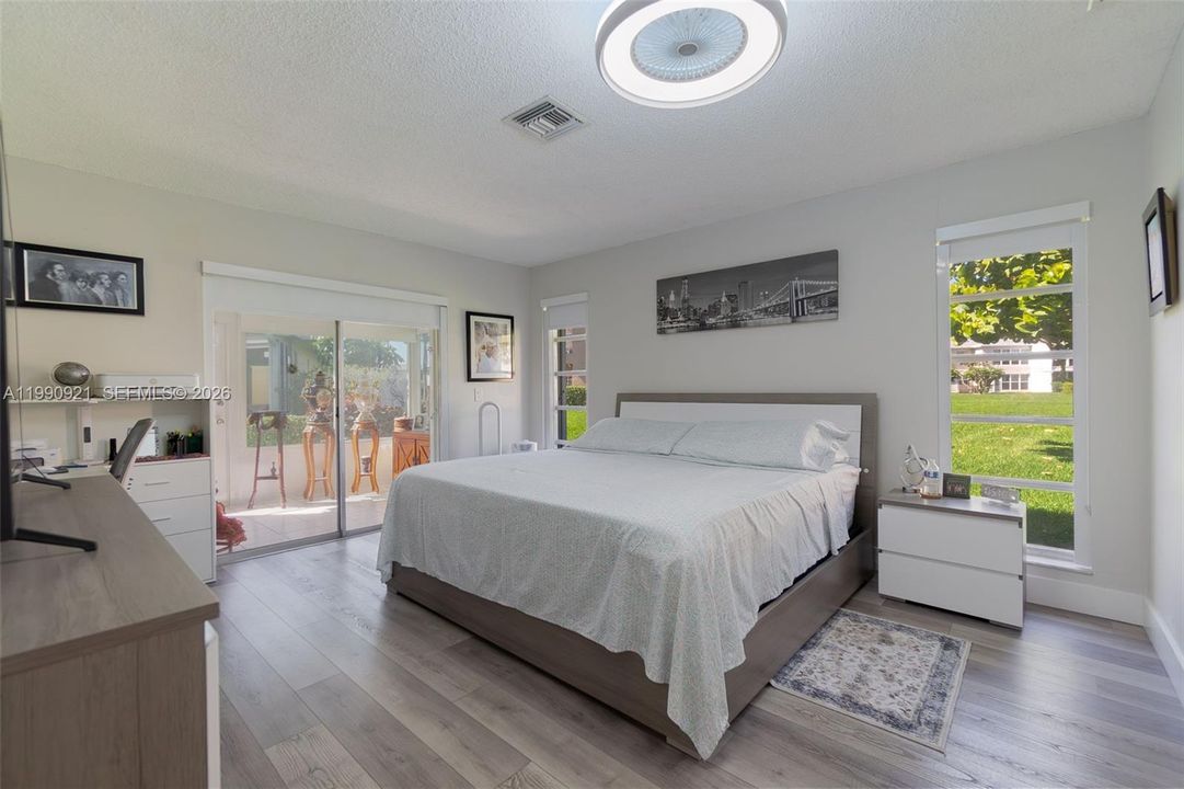 待售: $295,000 (2 贝兹, 2 浴室, 1167 平方英尺)