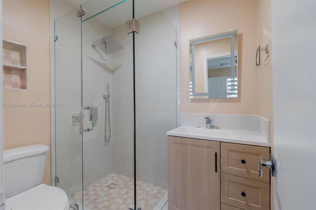 待售: $295,000 (2 贝兹, 2 浴室, 1167 平方英尺)