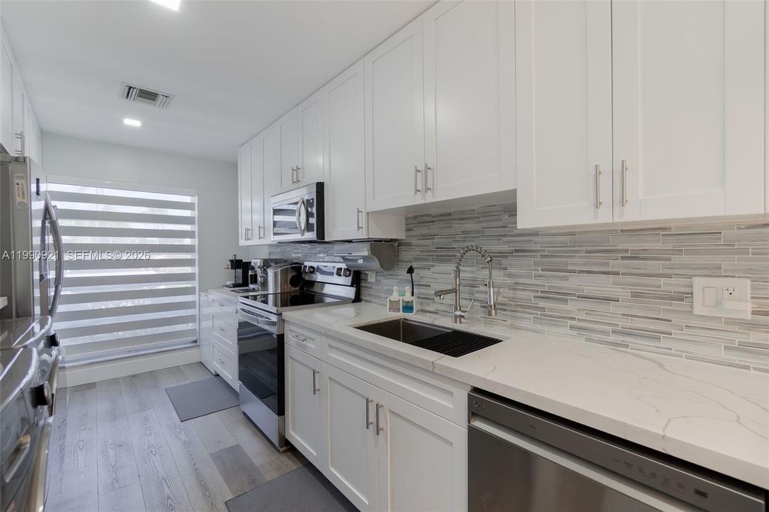 待售: $295,000 (2 贝兹, 2 浴室, 1167 平方英尺)