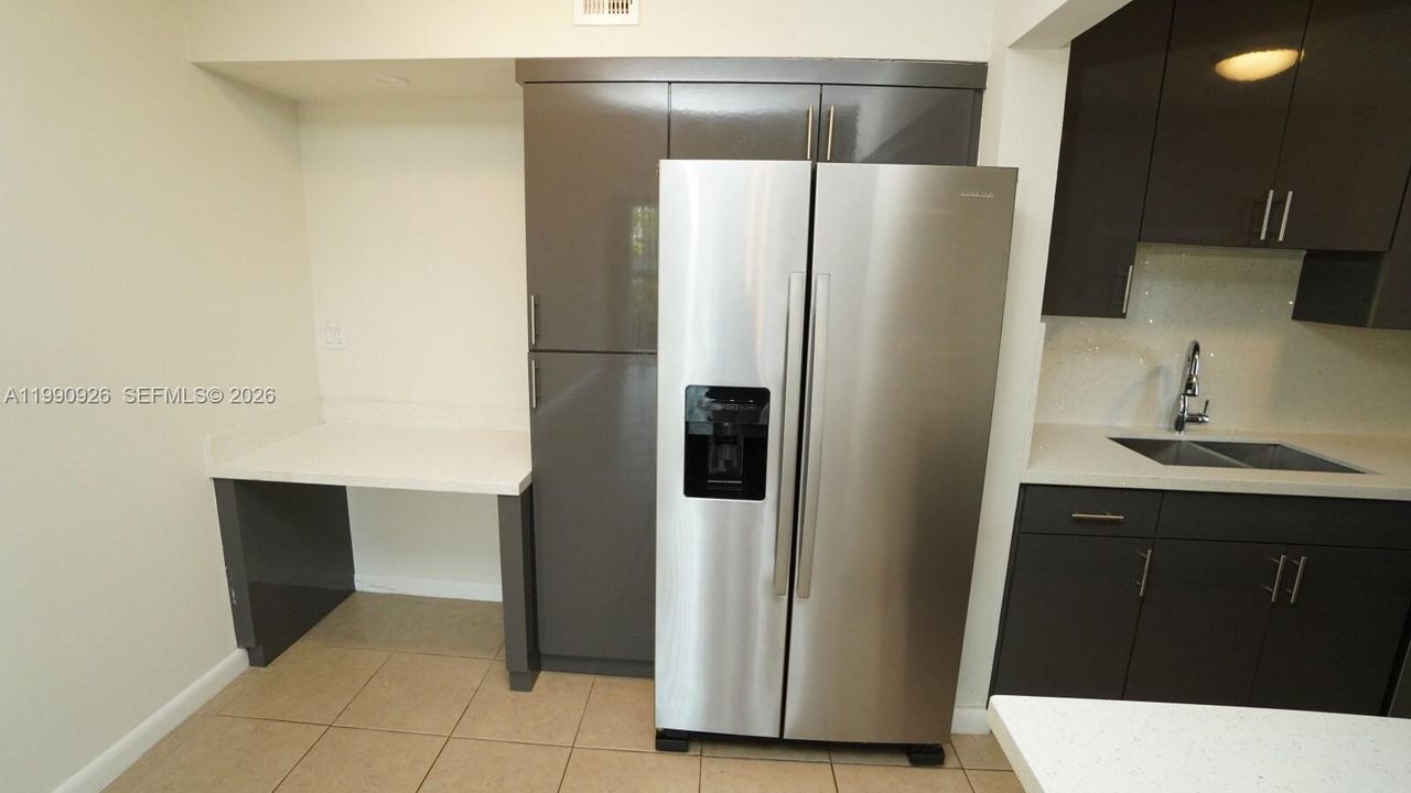 Activo con contrato: $1,850 (1 camas, 1 baños, 734 Pies cuadrados)