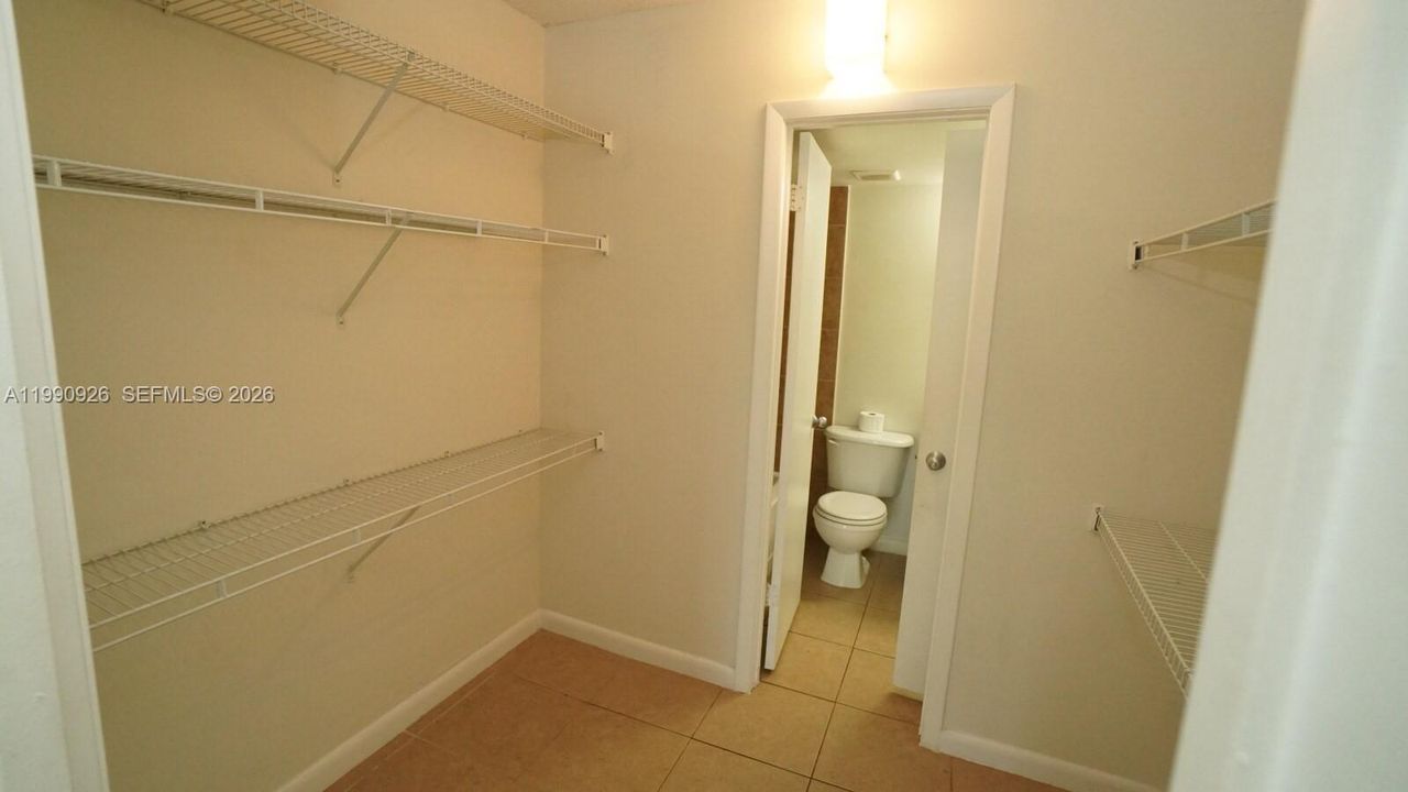Activo con contrato: $1,850 (1 camas, 1 baños, 734 Pies cuadrados)