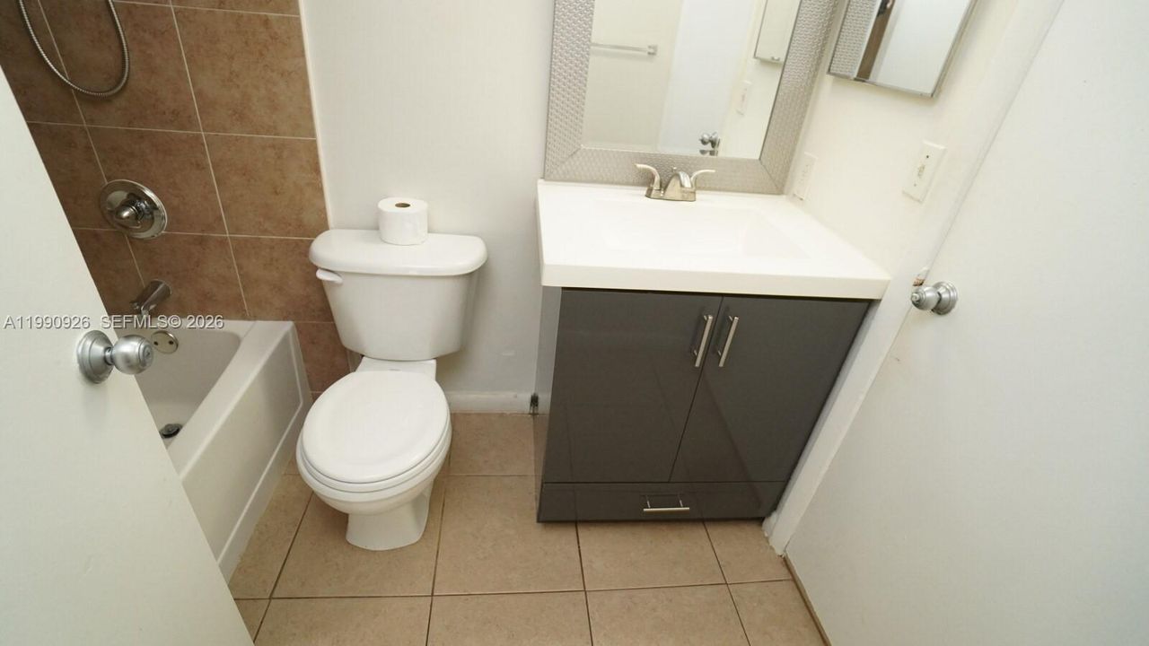 Activo con contrato: $1,850 (1 camas, 1 baños, 734 Pies cuadrados)