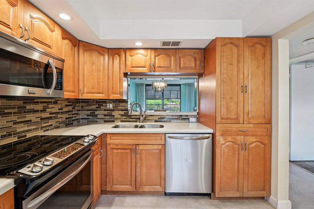 13-web-or-mls-Colony Point Cir 404-S2703