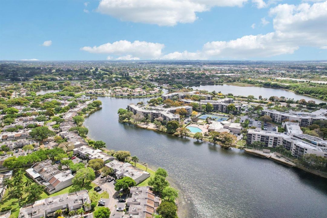 35-web-or-mls-Colony Point Cir 404-S2703