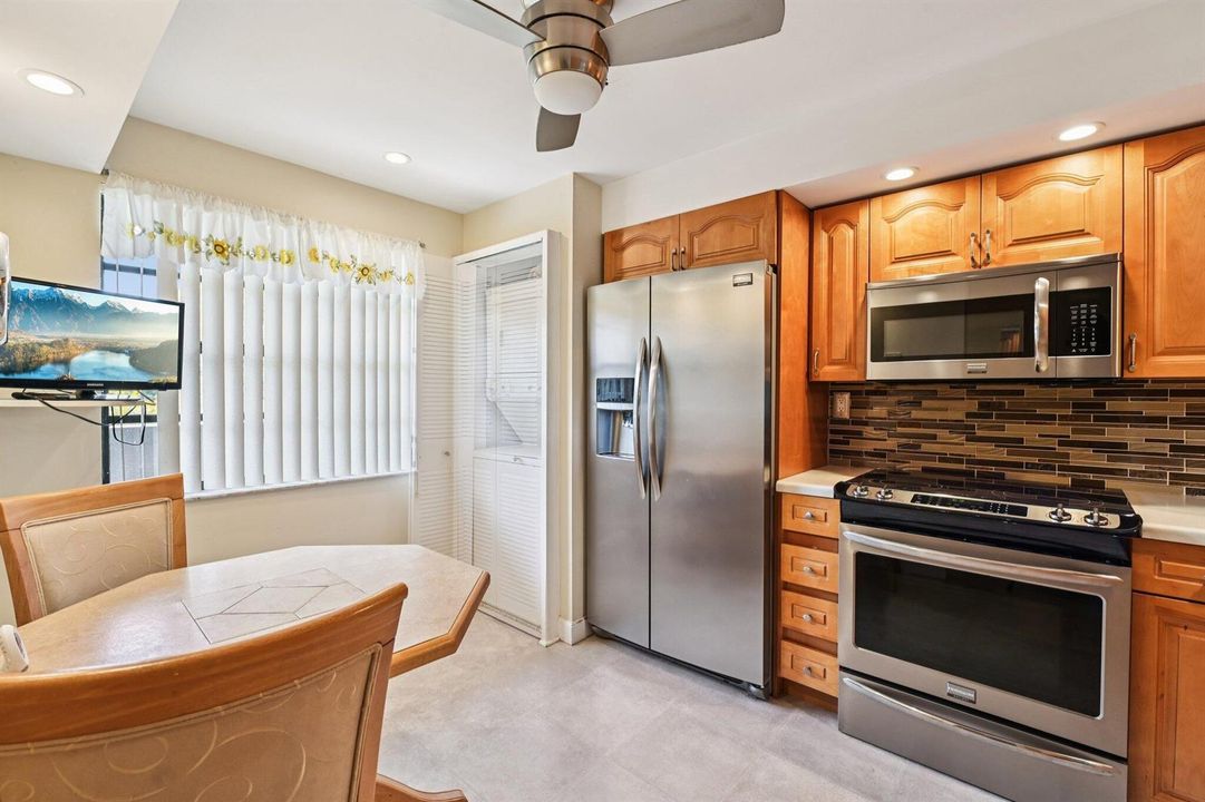 11-web-or-mls-Colony Point Cir 404-S2703