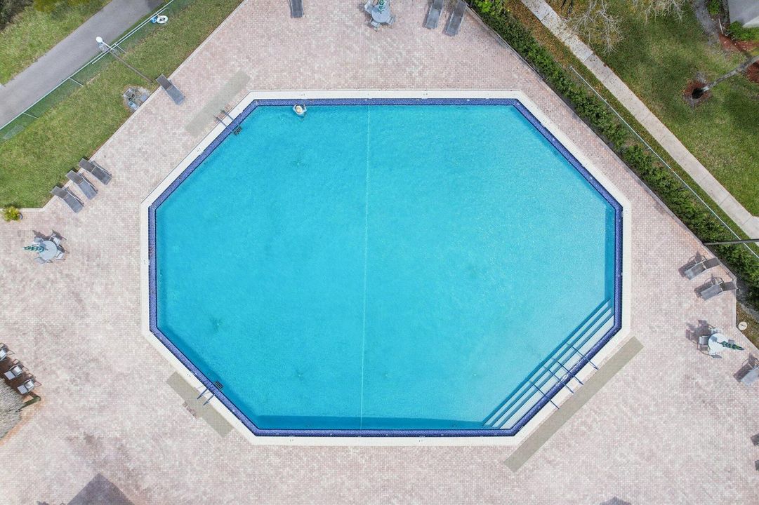 29-web-or-mls-Colony Point Cir 404-S2703