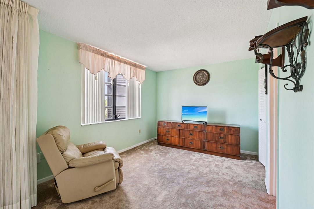 7-web-or-mls-Colony Point Cir 404-S2703-