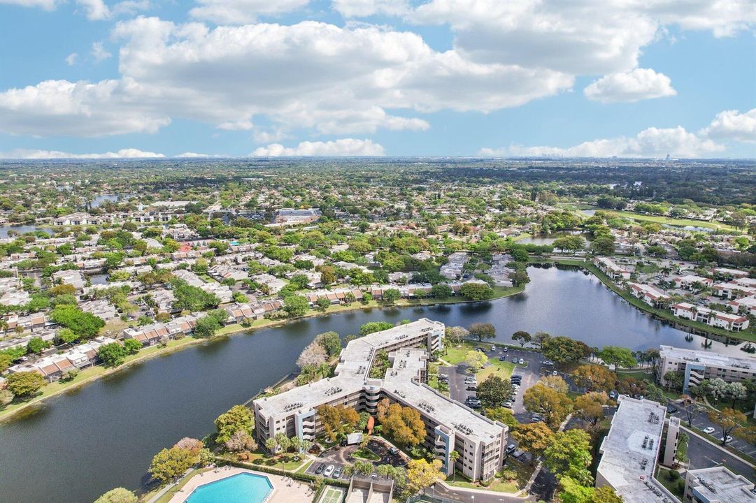 32-web-or-mls-Colony Point Cir 404-S2703