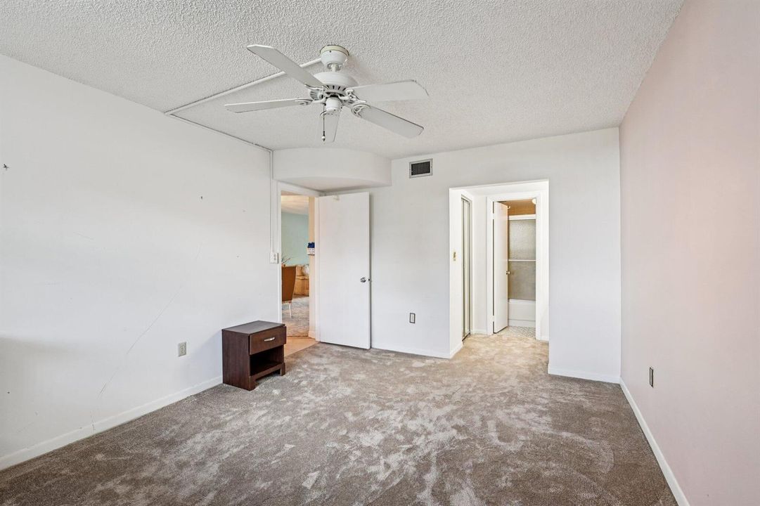 16-web-or-mls-Colony Point Cir 404-S2703