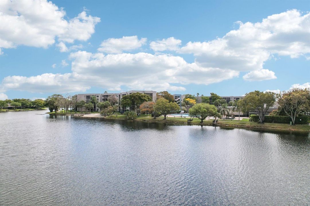 41-web-or-mls-Colony Point Cir 404-S2703