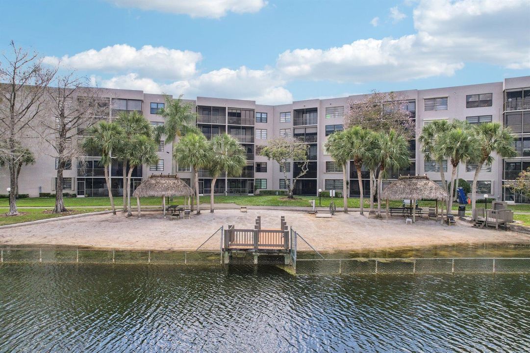 40-web-or-mls-Colony Point Cir 404-S2703