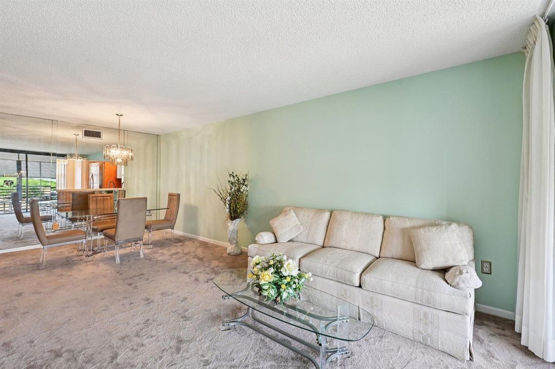 5-web-or-mls-Colony Point Cir 404-S2703-