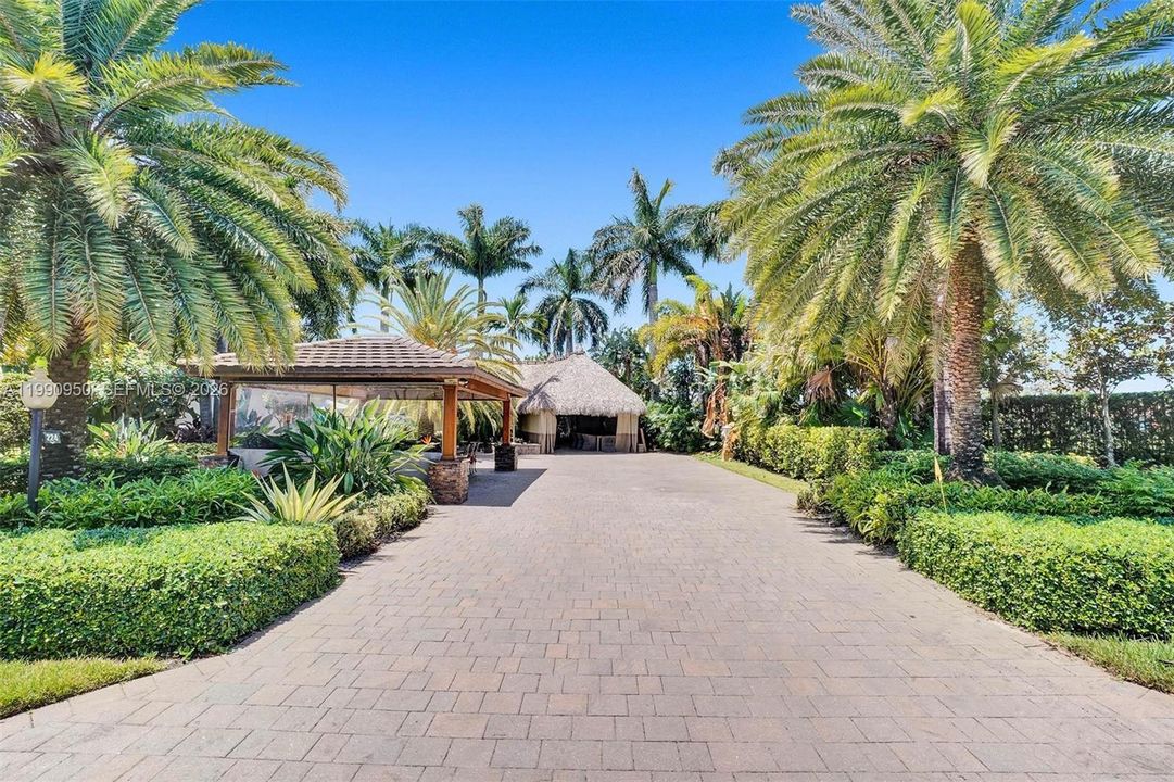 For Sale: $750,000 (0.18 acres)