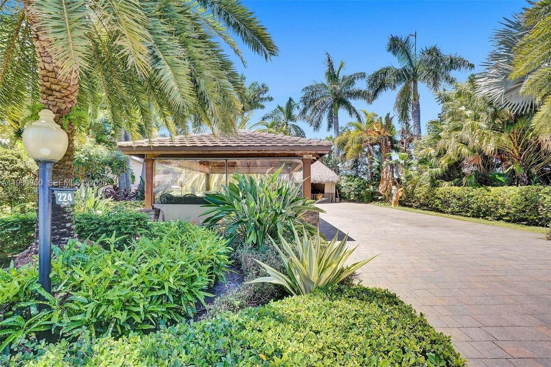 For Sale: $750,000 (0.18 acres)