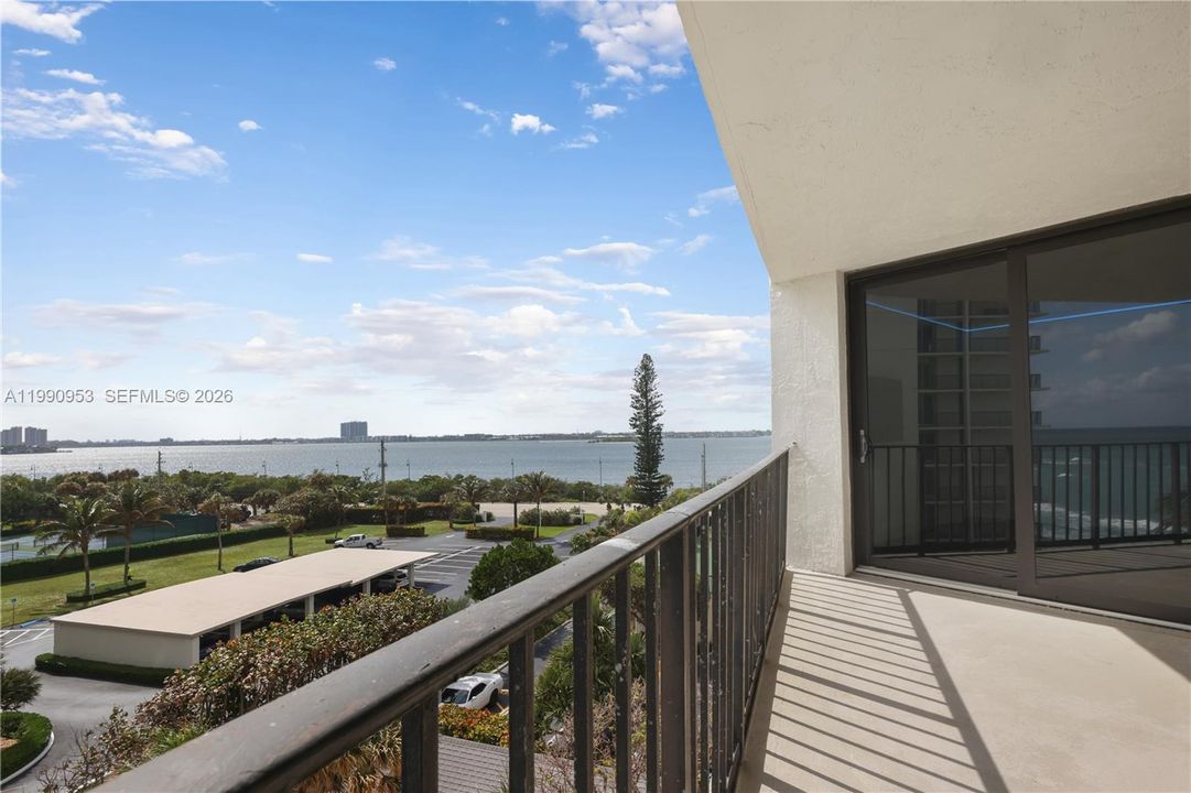 En Venta: $559,000 (2 camas, 2 baños, 1181 Pies cuadrados)