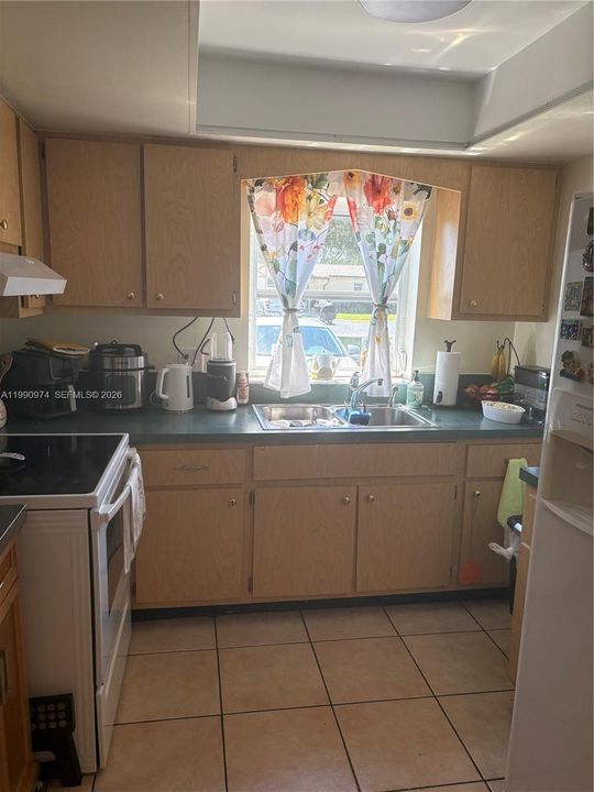 На продажу: $159,900 (2 спален, 2 ванн, 910 Квадратных фут)