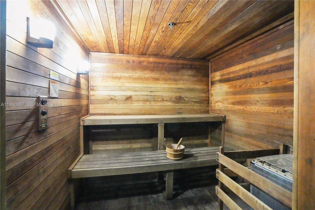 Activo con contrato: $7,500 (5 camas, 4 baños, 4717 Pies cuadrados)