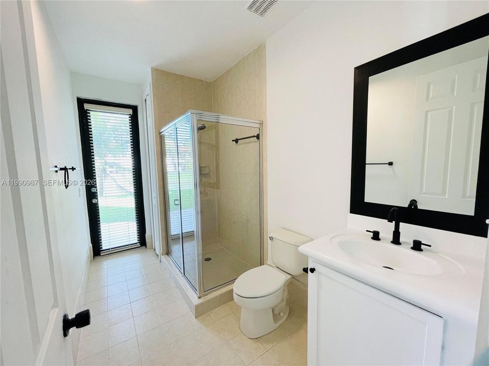 Activo con contrato: $7,500 (5 camas, 4 baños, 4717 Pies cuadrados)