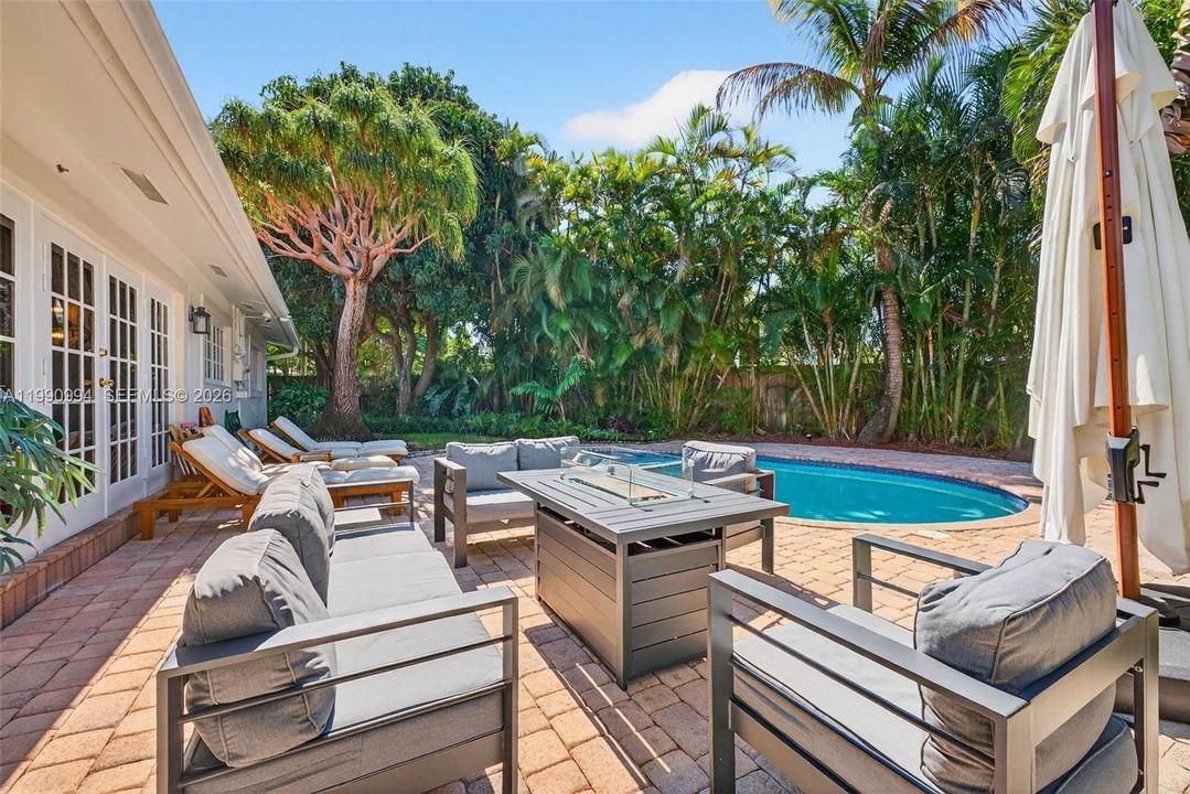 En Venta: $1,370,000 (4 camas, 2 baños, 1512 Pies cuadrados)