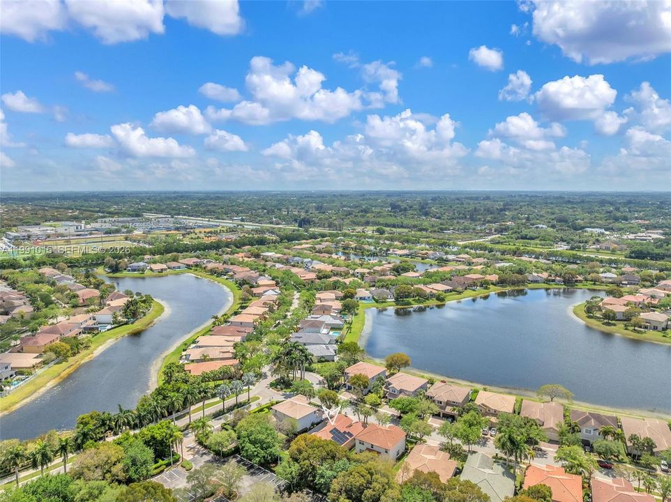 Recently Rented: $6,000 (4 beds, 3 baths, 2474 Square Feet)