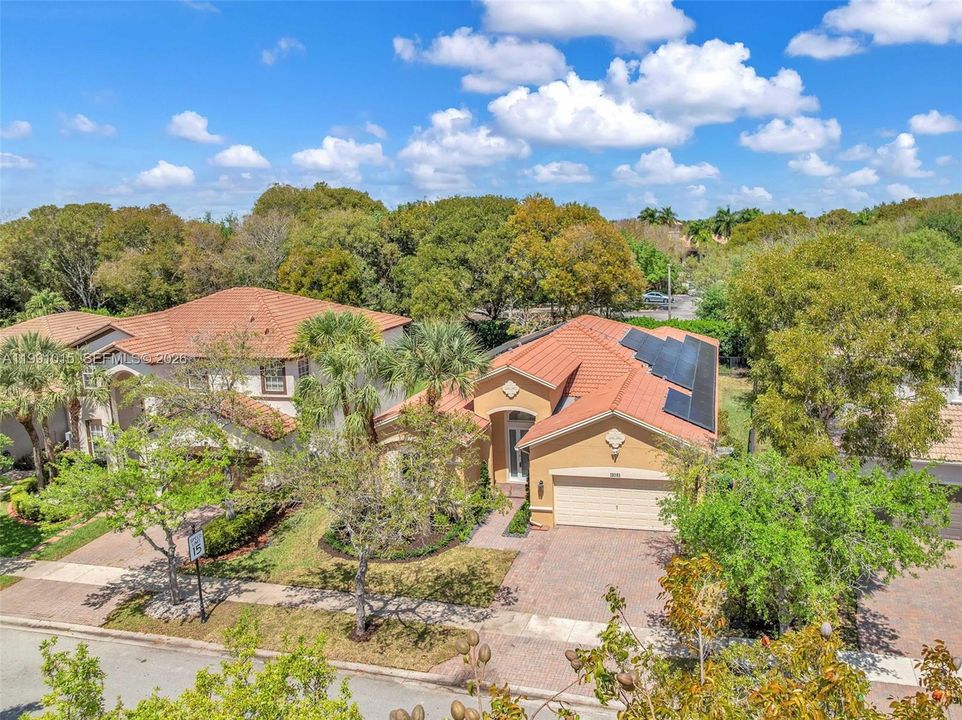Recently Rented: $6,000 (4 beds, 3 baths, 2474 Square Feet)