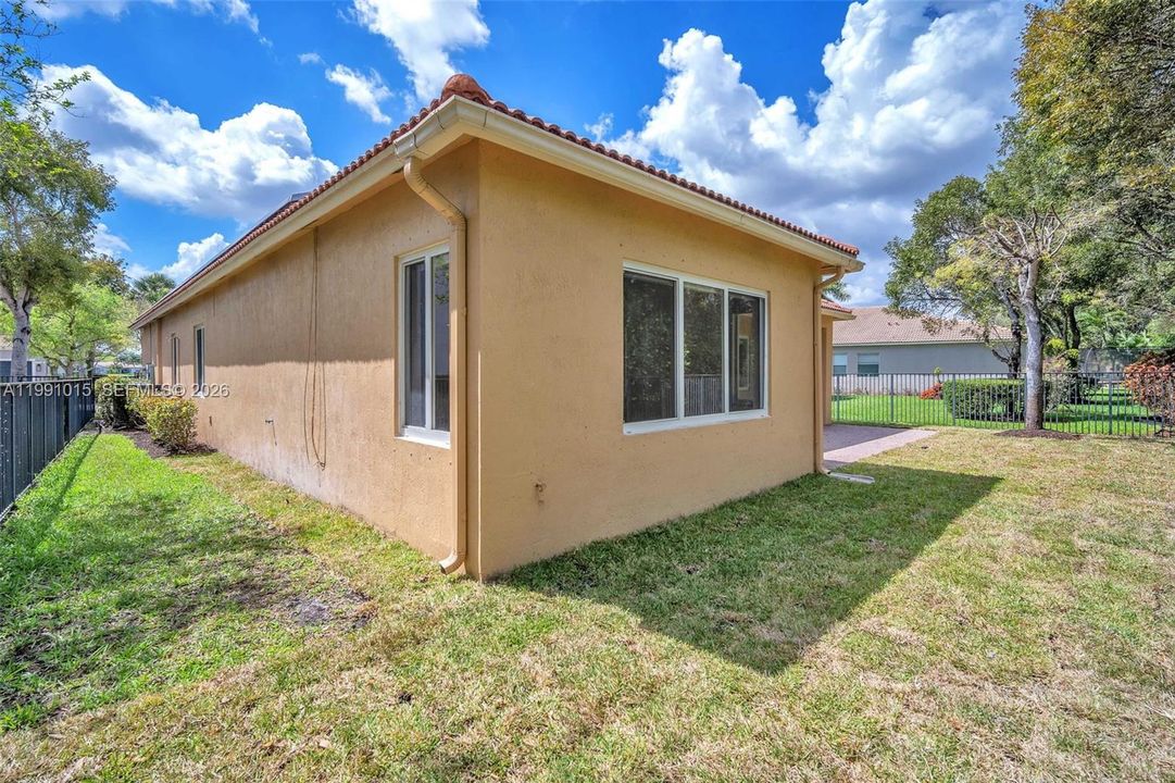 Recently Rented: $6,000 (4 beds, 3 baths, 2474 Square Feet)