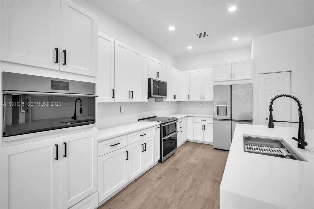 Recently Rented: $6,000 (4 beds, 3 baths, 2474 Square Feet)