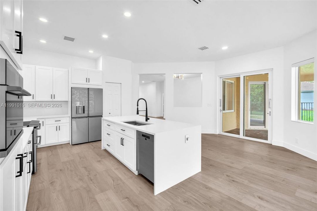 Recently Rented: $6,000 (4 beds, 3 baths, 2474 Square Feet)