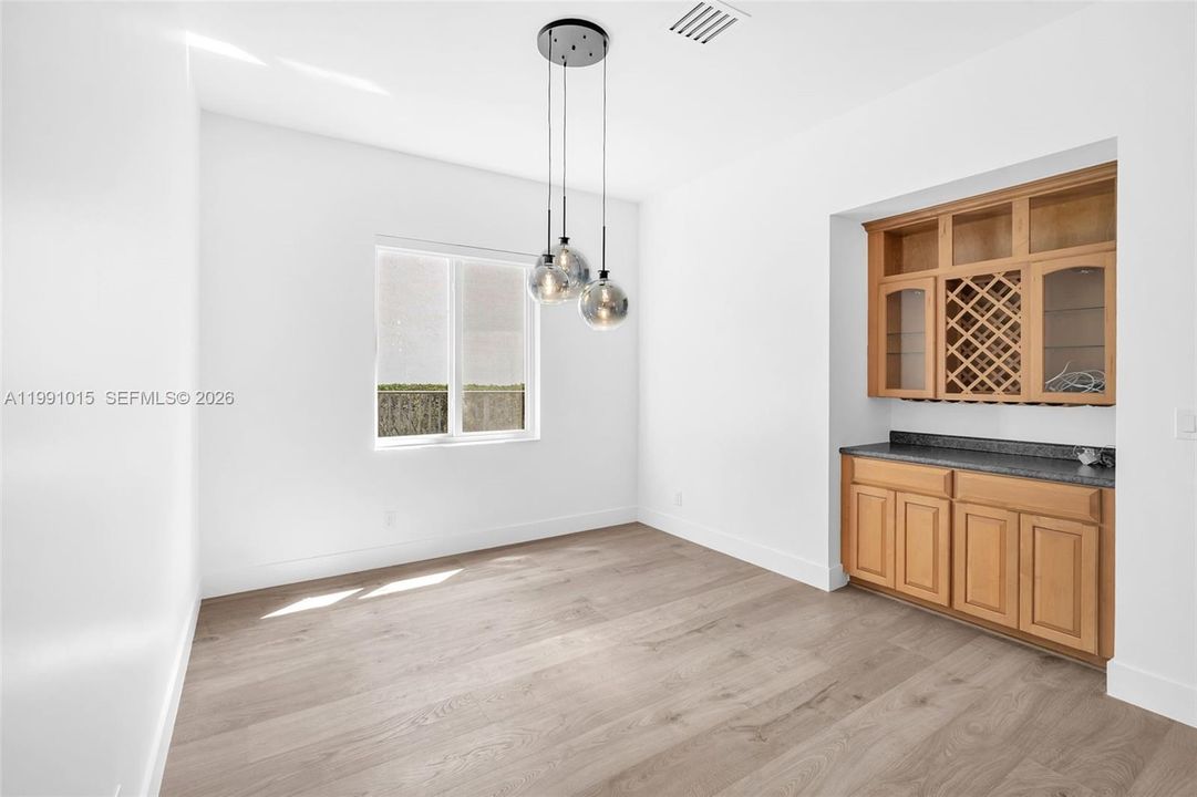 Recently Rented: $6,000 (4 beds, 3 baths, 2474 Square Feet)