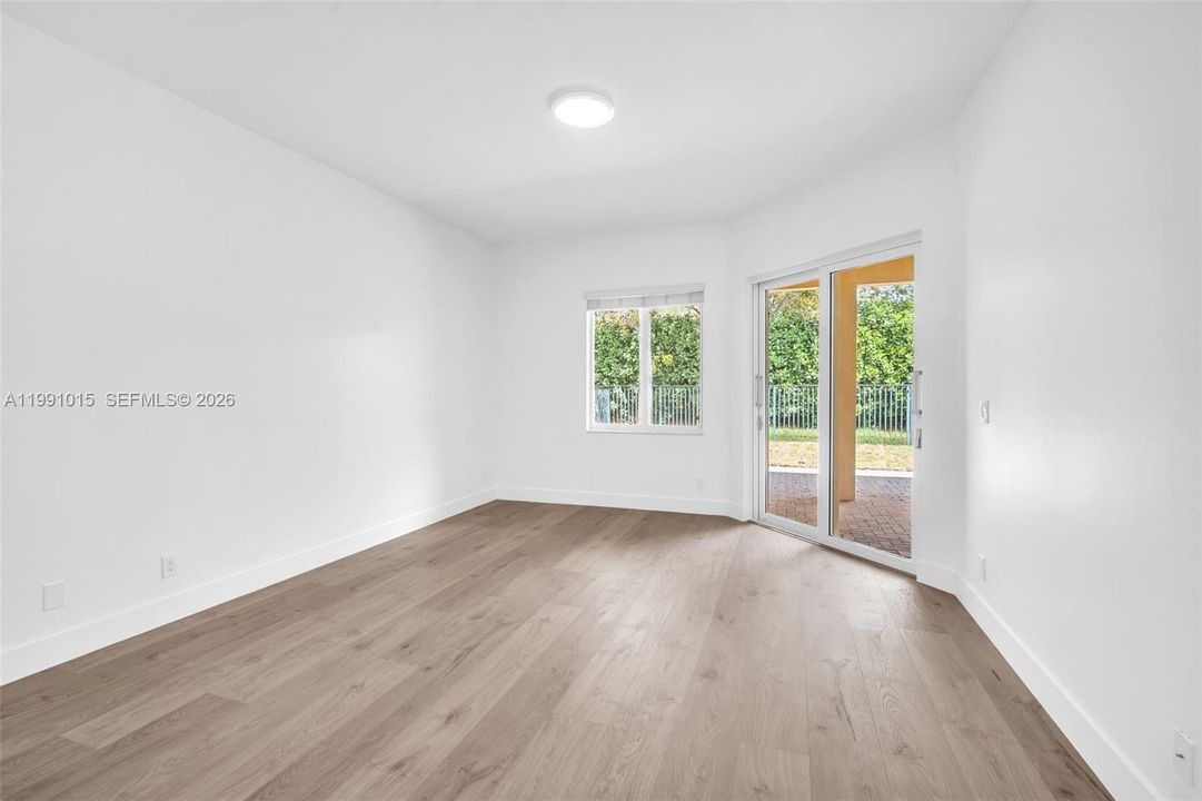 Recently Rented: $6,000 (4 beds, 3 baths, 2474 Square Feet)