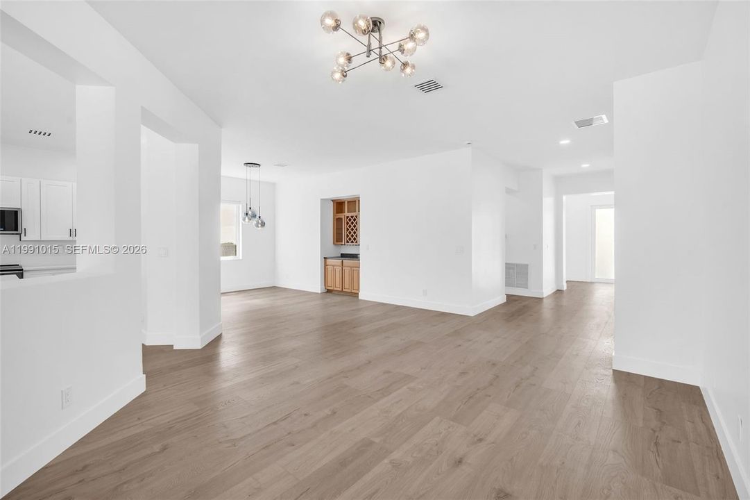 Recently Rented: $6,000 (4 beds, 3 baths, 2474 Square Feet)