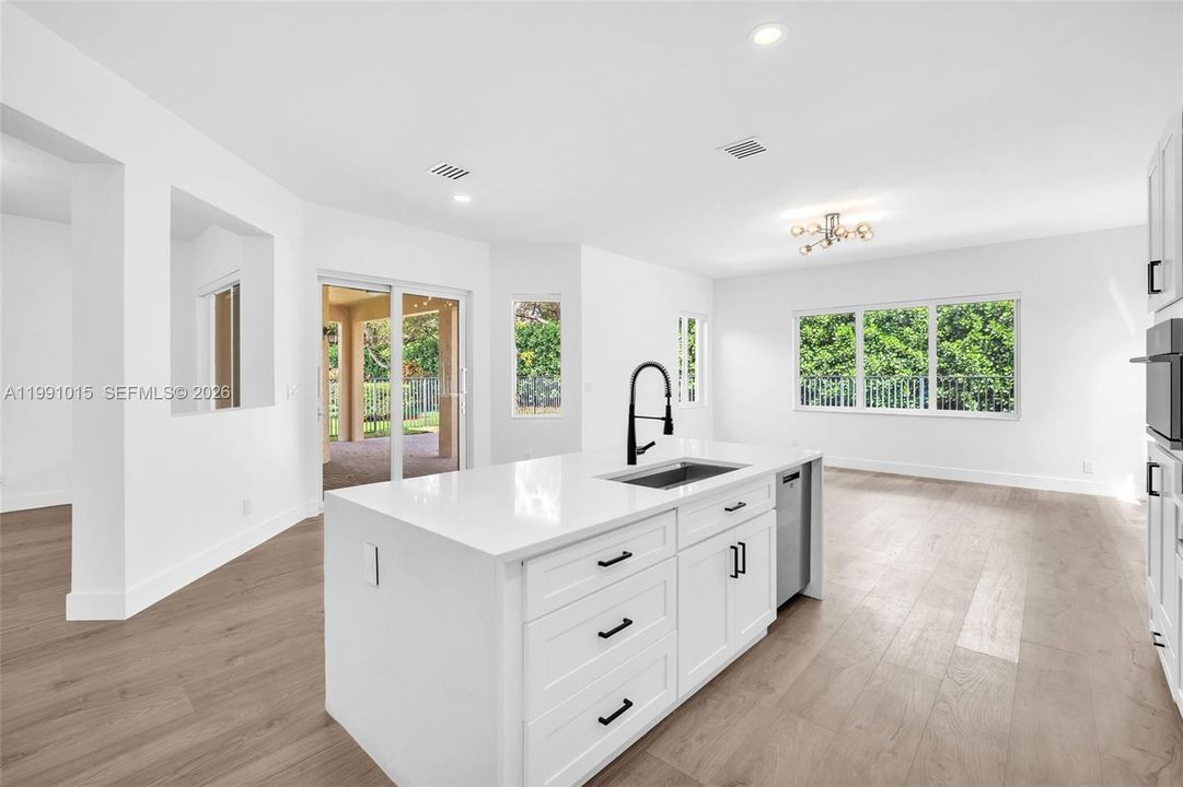 Recently Rented: $6,000 (4 beds, 3 baths, 2474 Square Feet)