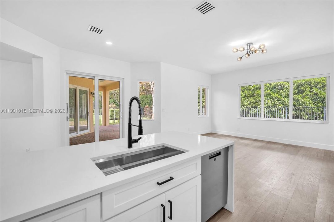 Recently Rented: $6,000 (4 beds, 3 baths, 2474 Square Feet)