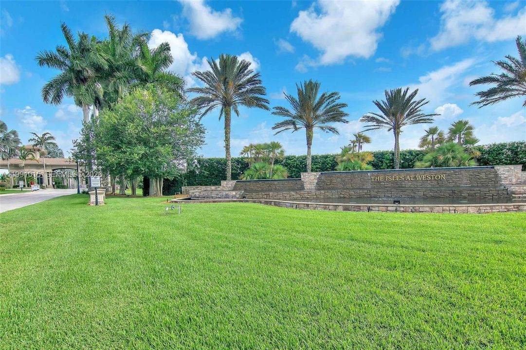 Recently Rented: $6,000 (4 beds, 3 baths, 2474 Square Feet)