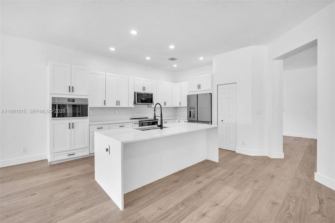 Recently Rented: $6,000 (4 beds, 3 baths, 2474 Square Feet)
