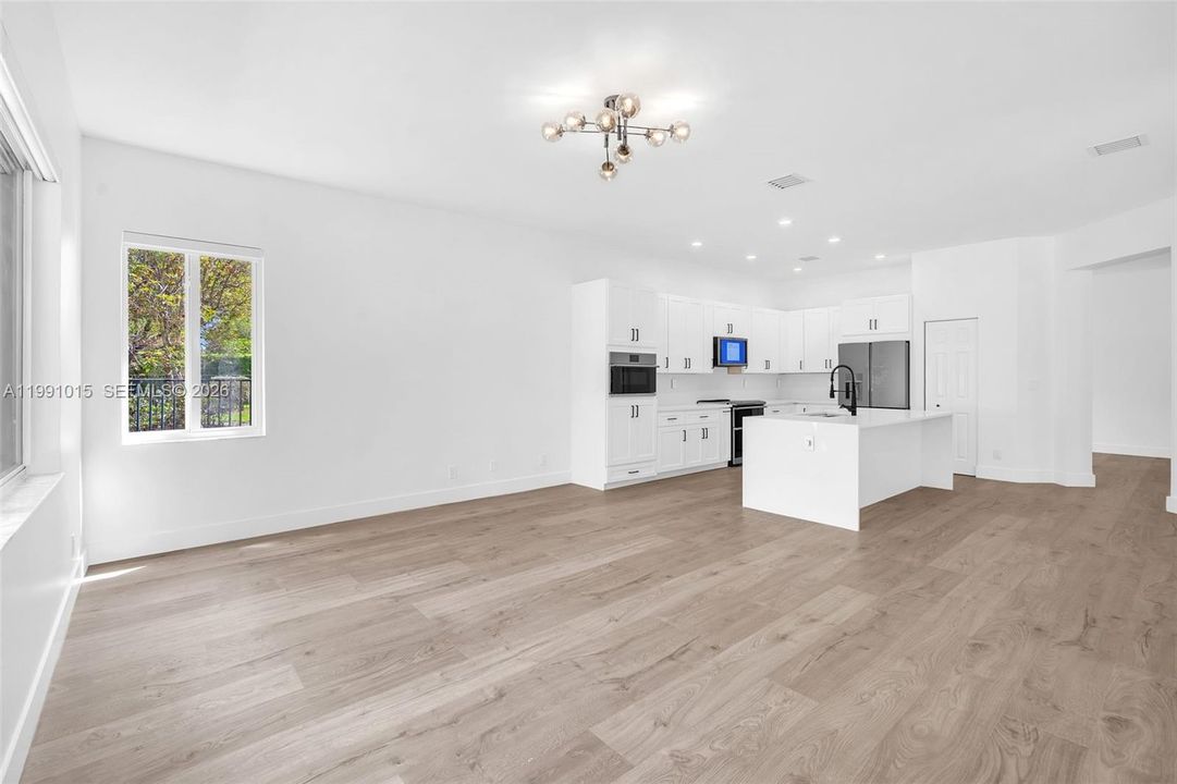 Recently Rented: $6,000 (4 beds, 3 baths, 2474 Square Feet)