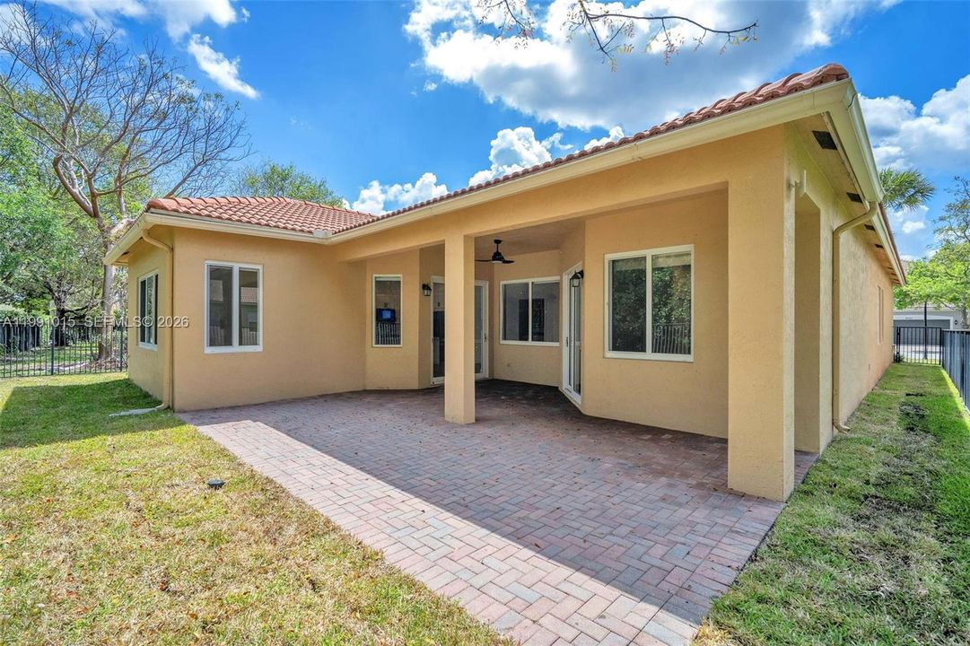 Recently Rented: $6,000 (4 beds, 3 baths, 2474 Square Feet)