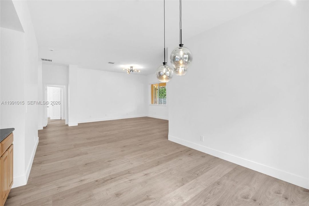 Recently Rented: $6,000 (4 beds, 3 baths, 2474 Square Feet)