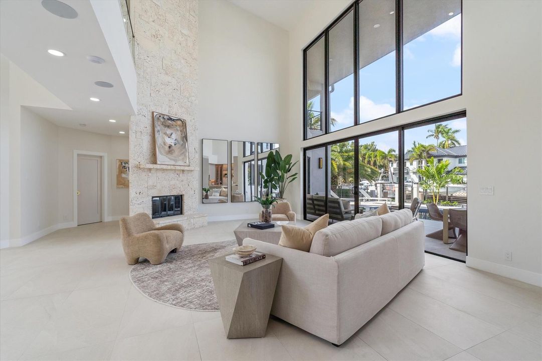 08-3721 NE 30th Ave LHP, FL-106
