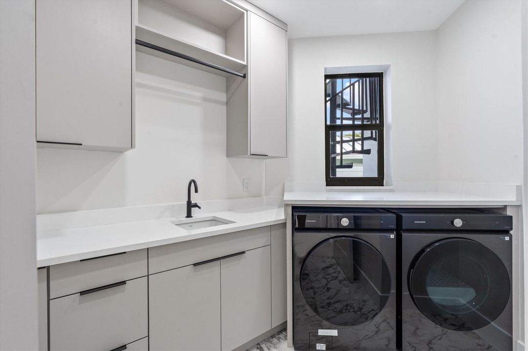 42-3721 NE 30th Ave LHP, FL-115