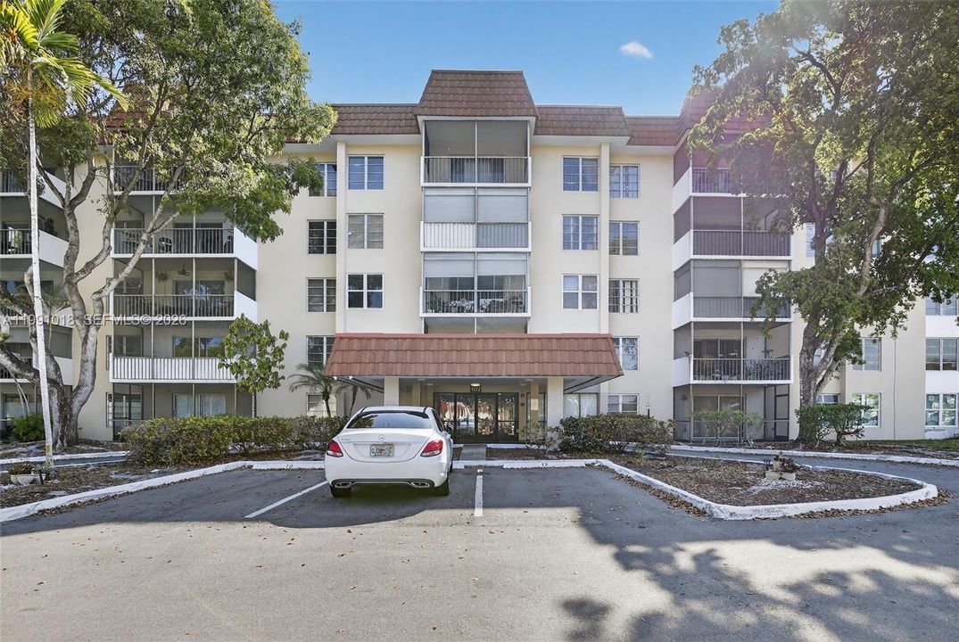 Activo con contrato: $99,950 (2 camas, 2 baños, 972 Pies cuadrados)