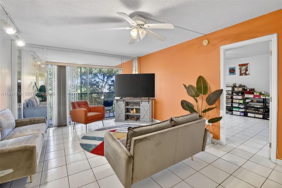 Activo con contrato: $99,950 (2 camas, 2 baños, 972 Pies cuadrados)