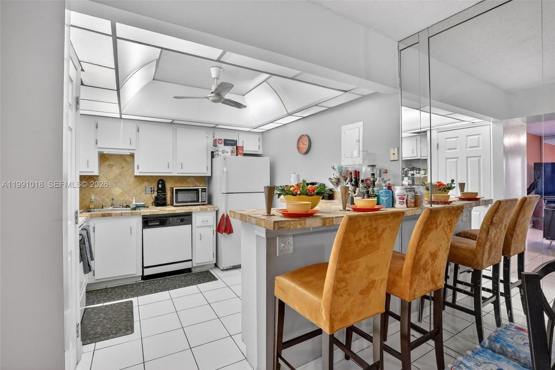 Activo con contrato: $99,950 (2 camas, 2 baños, 972 Pies cuadrados)