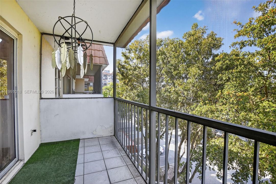 Activo con contrato: $99,950 (2 camas, 2 baños, 972 Pies cuadrados)