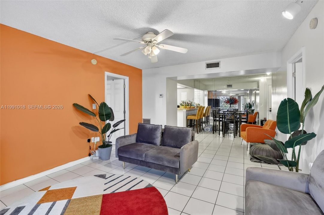 Activo con contrato: $99,950 (2 camas, 2 baños, 972 Pies cuadrados)