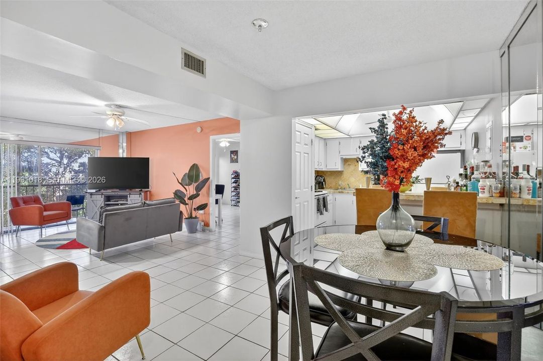 Activo con contrato: $99,950 (2 camas, 2 baños, 972 Pies cuadrados)