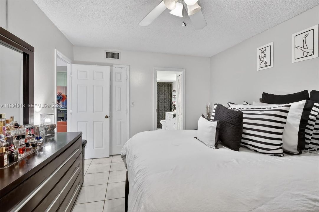 Activo con contrato: $99,950 (2 camas, 2 baños, 972 Pies cuadrados)