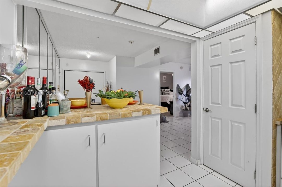 Activo con contrato: $99,950 (2 camas, 2 baños, 972 Pies cuadrados)