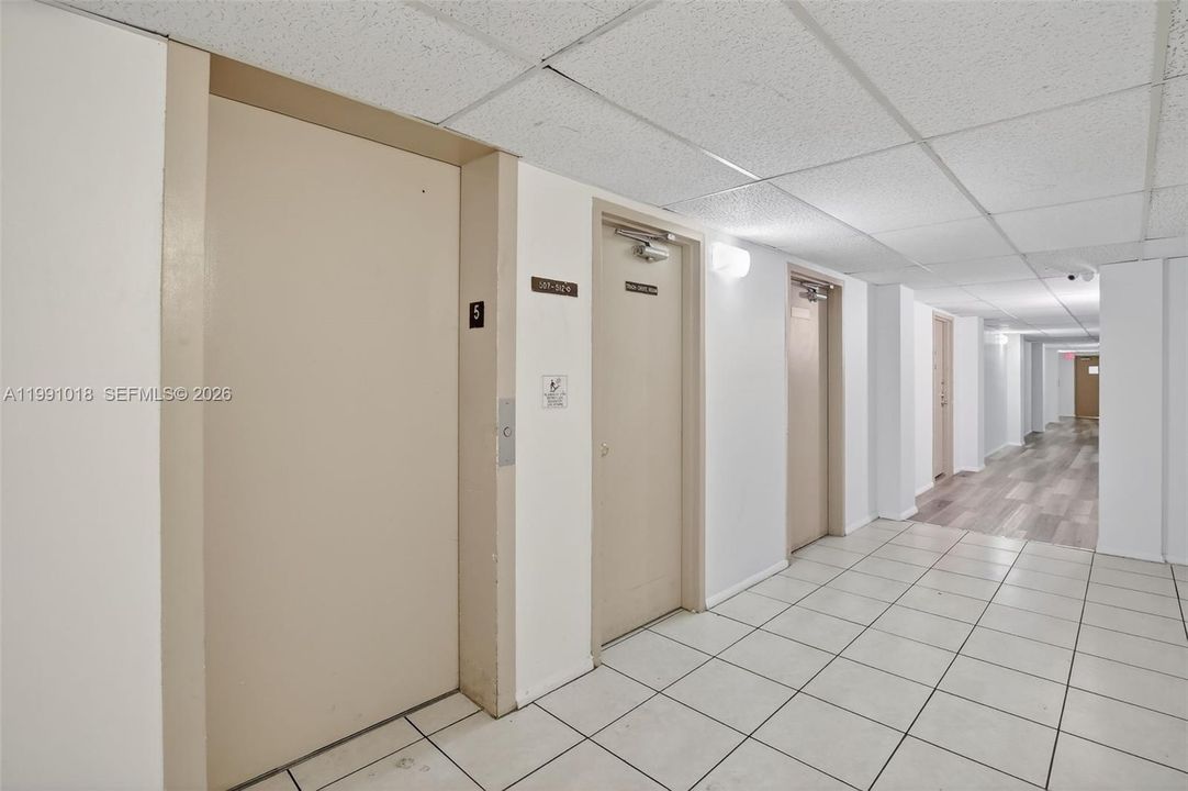 Activo con contrato: $99,950 (2 camas, 2 baños, 972 Pies cuadrados)