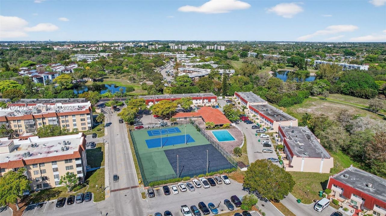 Activo con contrato: $99,950 (2 camas, 2 baños, 972 Pies cuadrados)